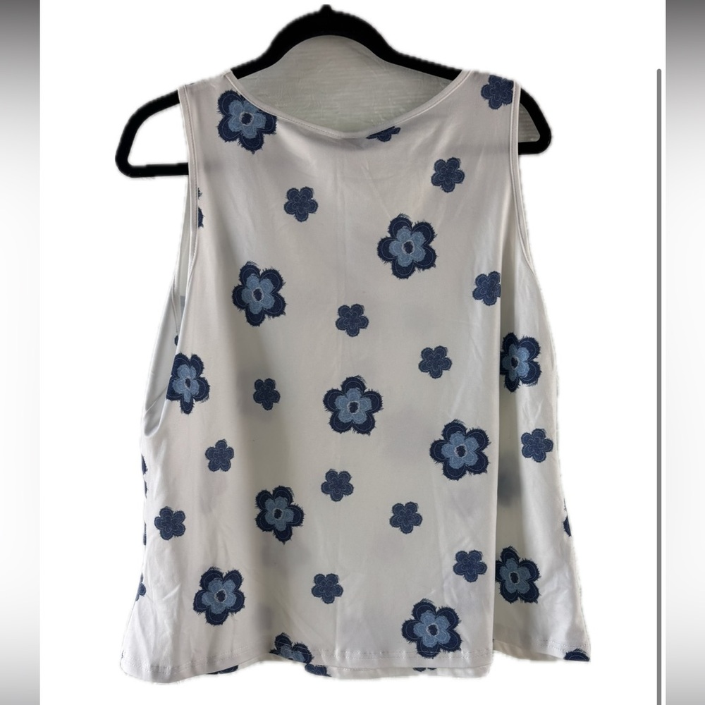 NWT Emery Rose Sleeveless Tank – White with Blue Floral Accents (0XL) - Picture 2 of 5